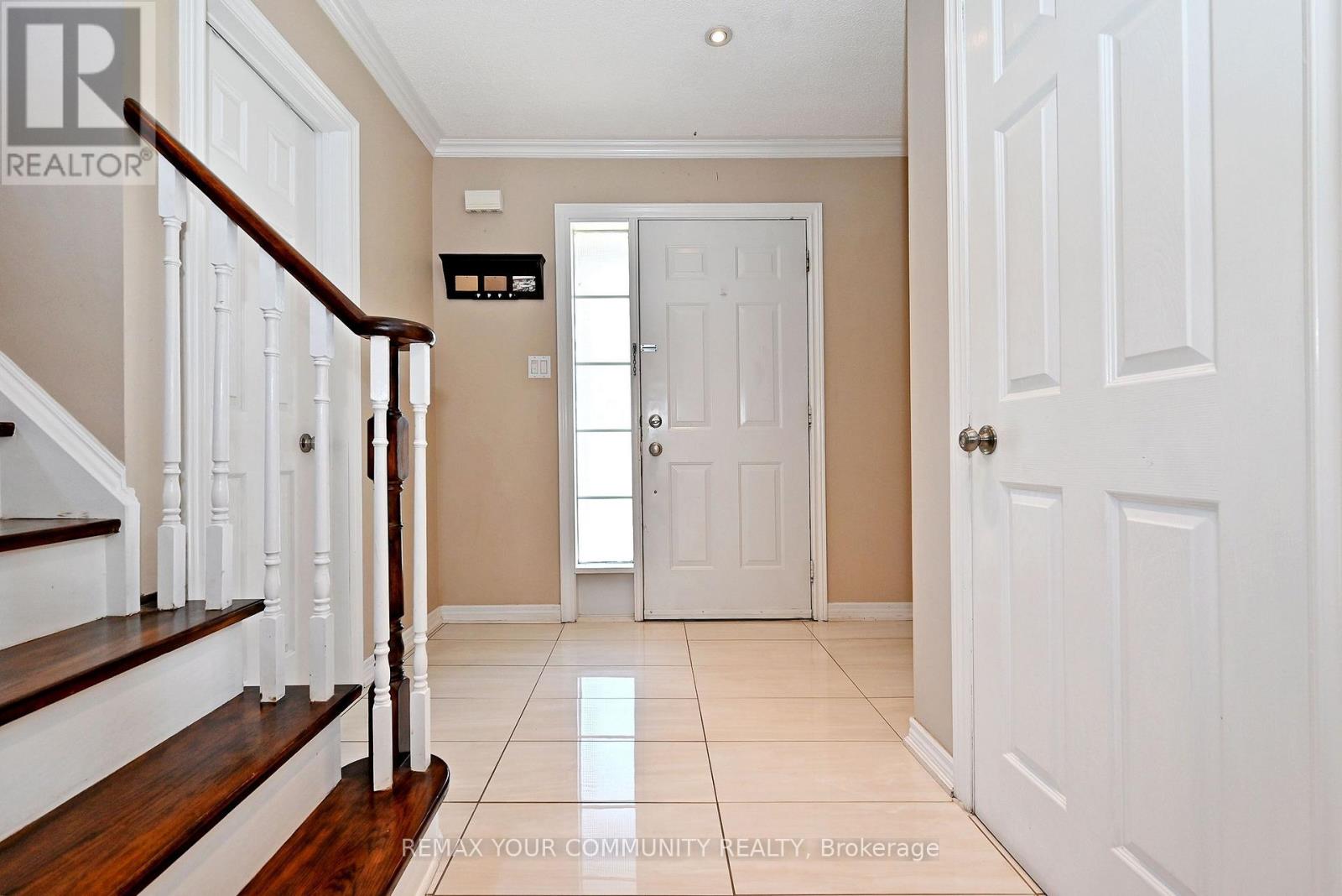 73 Laurendale Avenue, Georgina, Ontario  L4P 4G1 - Photo 3 - N13581904