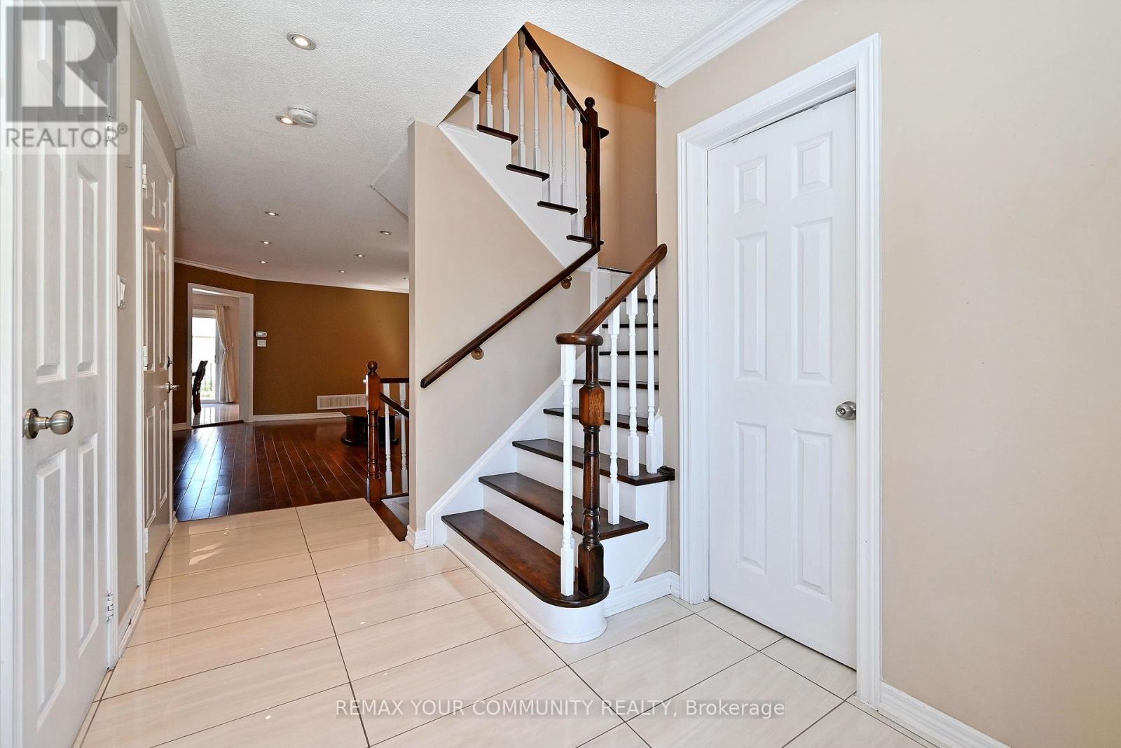 73 Laurendale Avenue, Georgina, Ontario  L4P 4G1 - Photo 4 - N13581904
