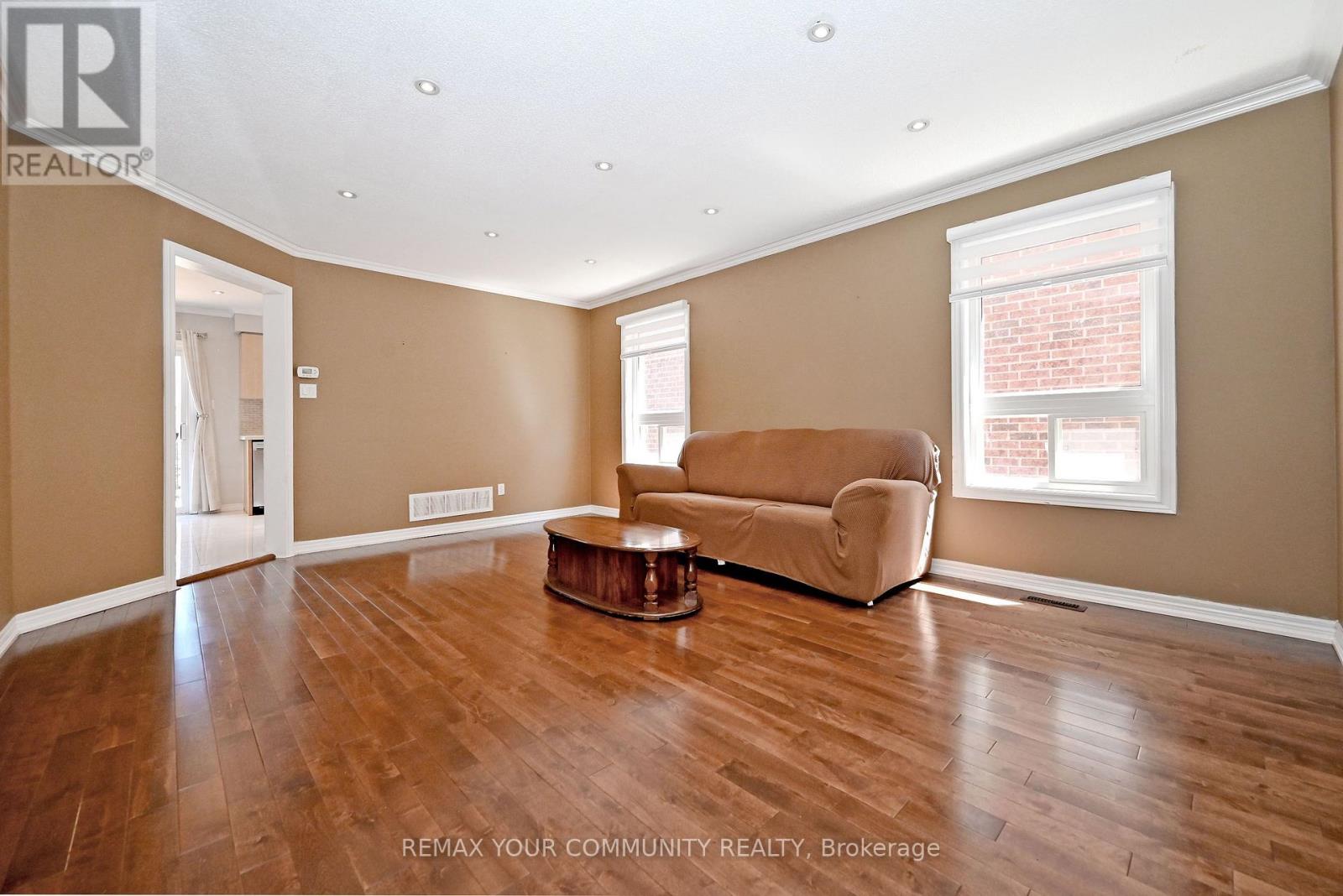 73 Laurendale Avenue, Georgina, Ontario  L4P 4G1 - Photo 5 - N13581904