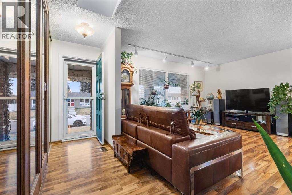 4604 Marwood Way NE, Calgary, Alberta  T2A 2S7 - Photo 7 - A2292105