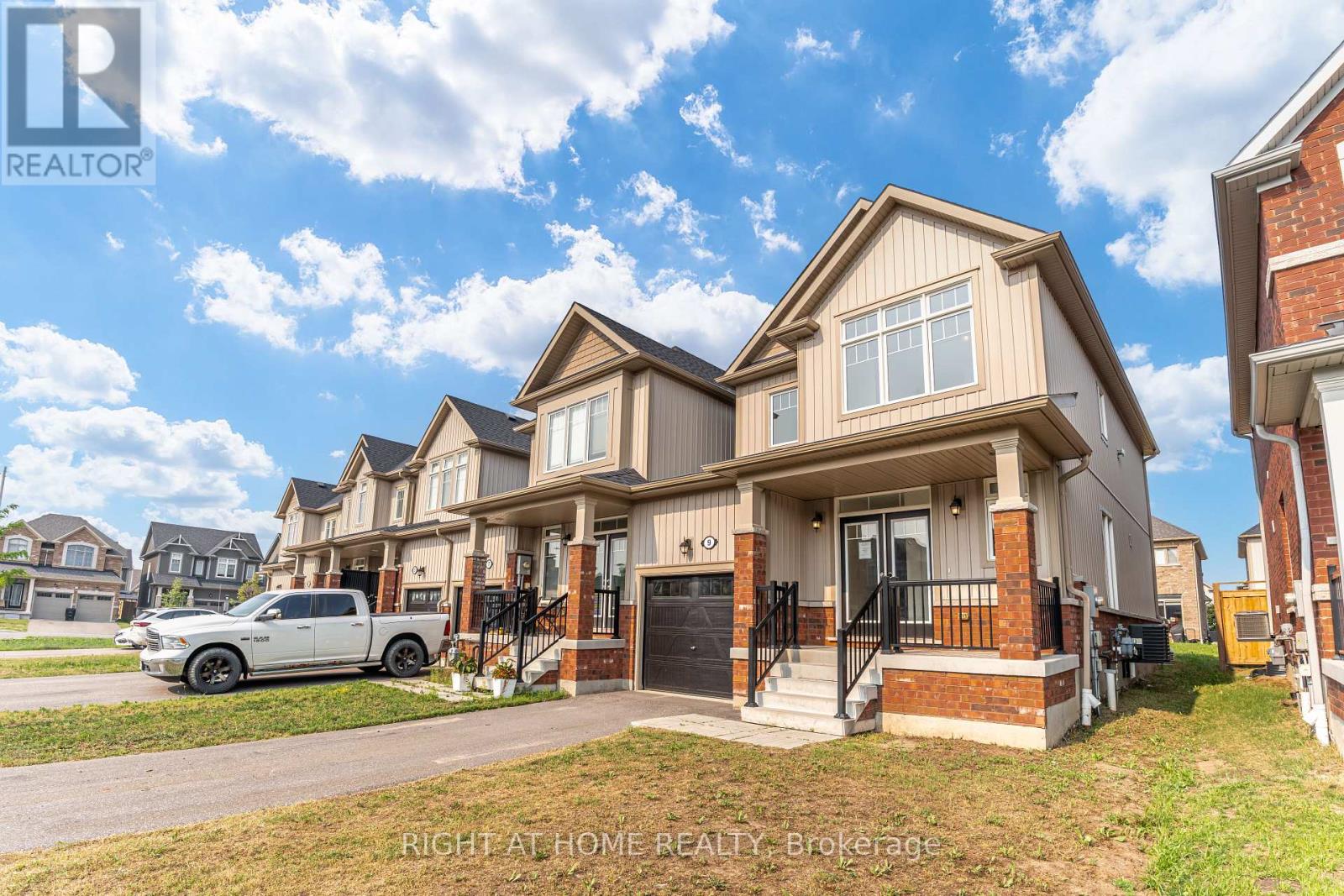 9 Bailey Street, Collingwood, Ontario L9Y 3Y7 - Photo 2 - S13581940
