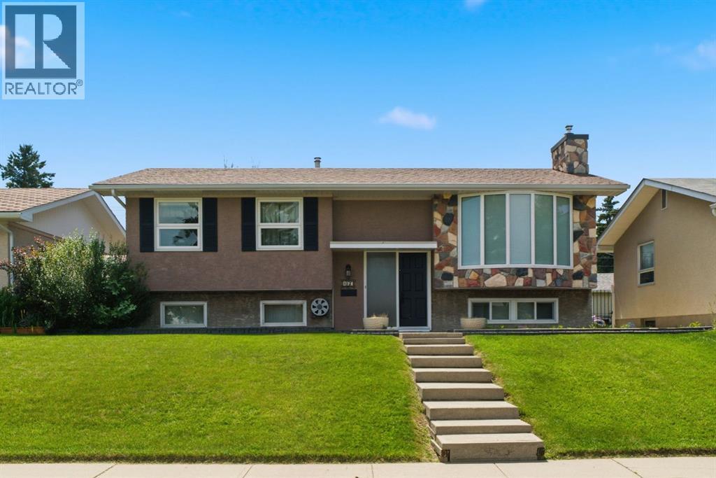 160 Marbrooke Circle NE, Calgary, Alberta