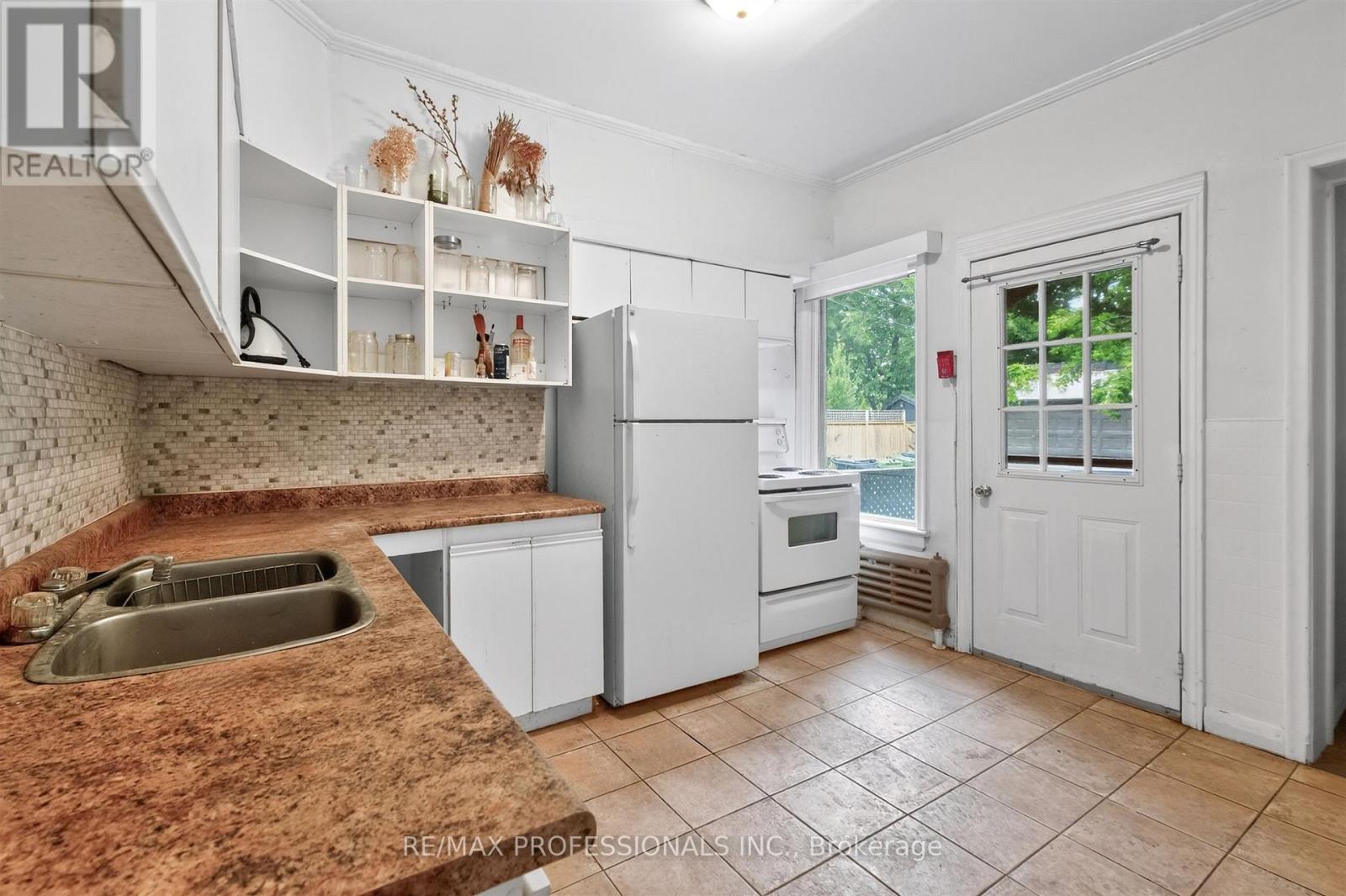 182 Geoffrey Street, Toronto, Ontario M6R 1P7 - Photo 14 - W13581958
