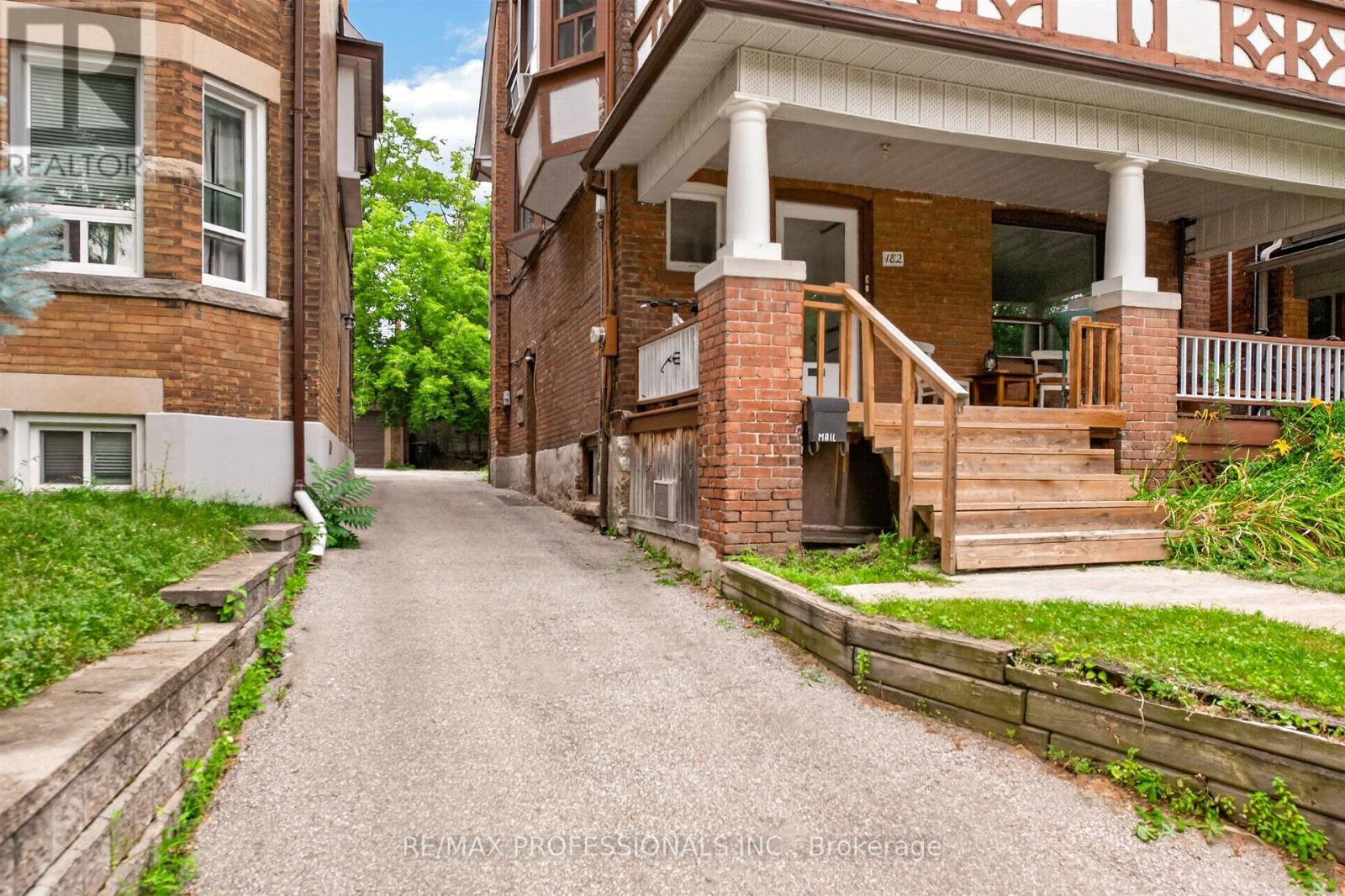 182 Geoffrey Street, Toronto, Ontario M6R 1P7 - Photo 5 - W13581958