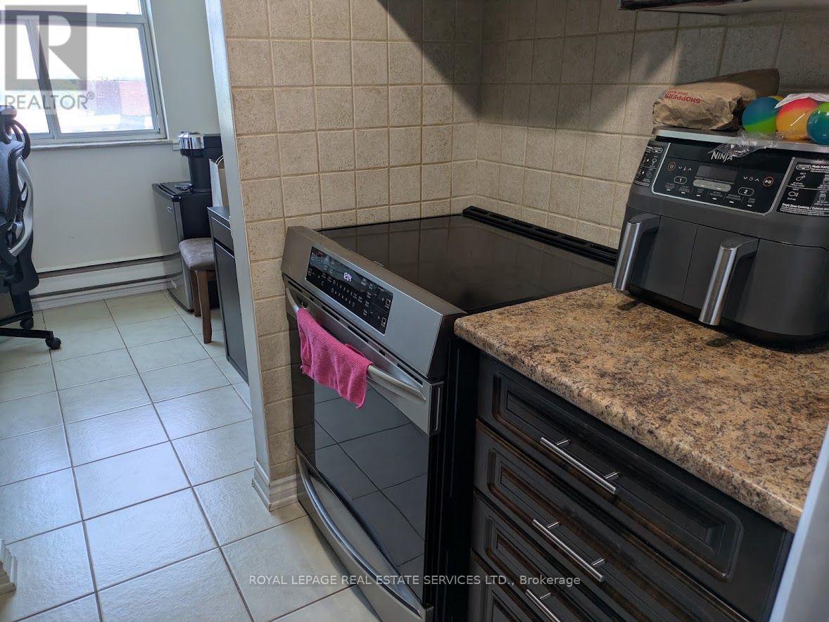 1510 - 966 Inverhouse Drive, Mississauga, Ontario L5J 4B6 - Photo 4 - W13575226