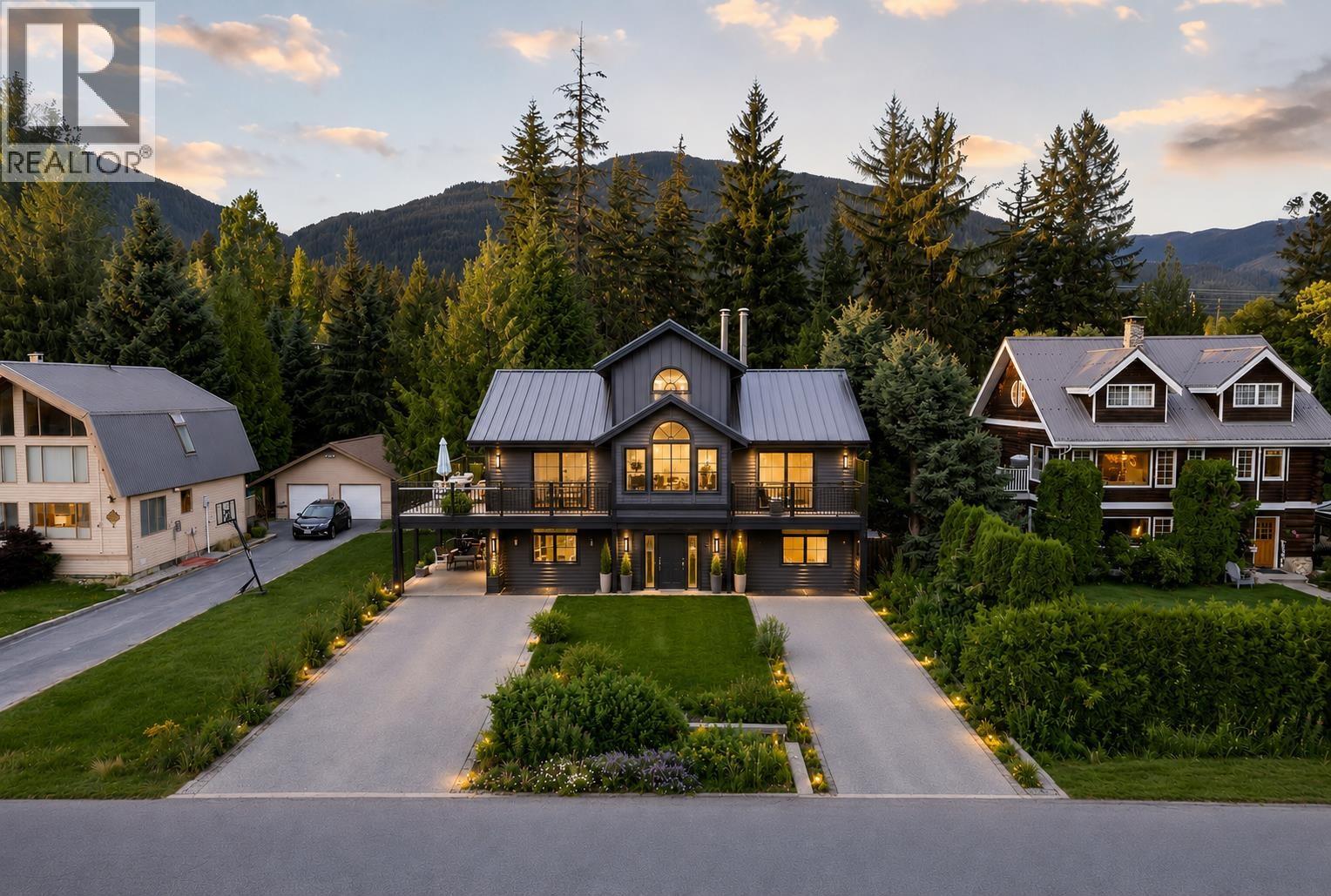 6447 BALSAM WAY, Whistler