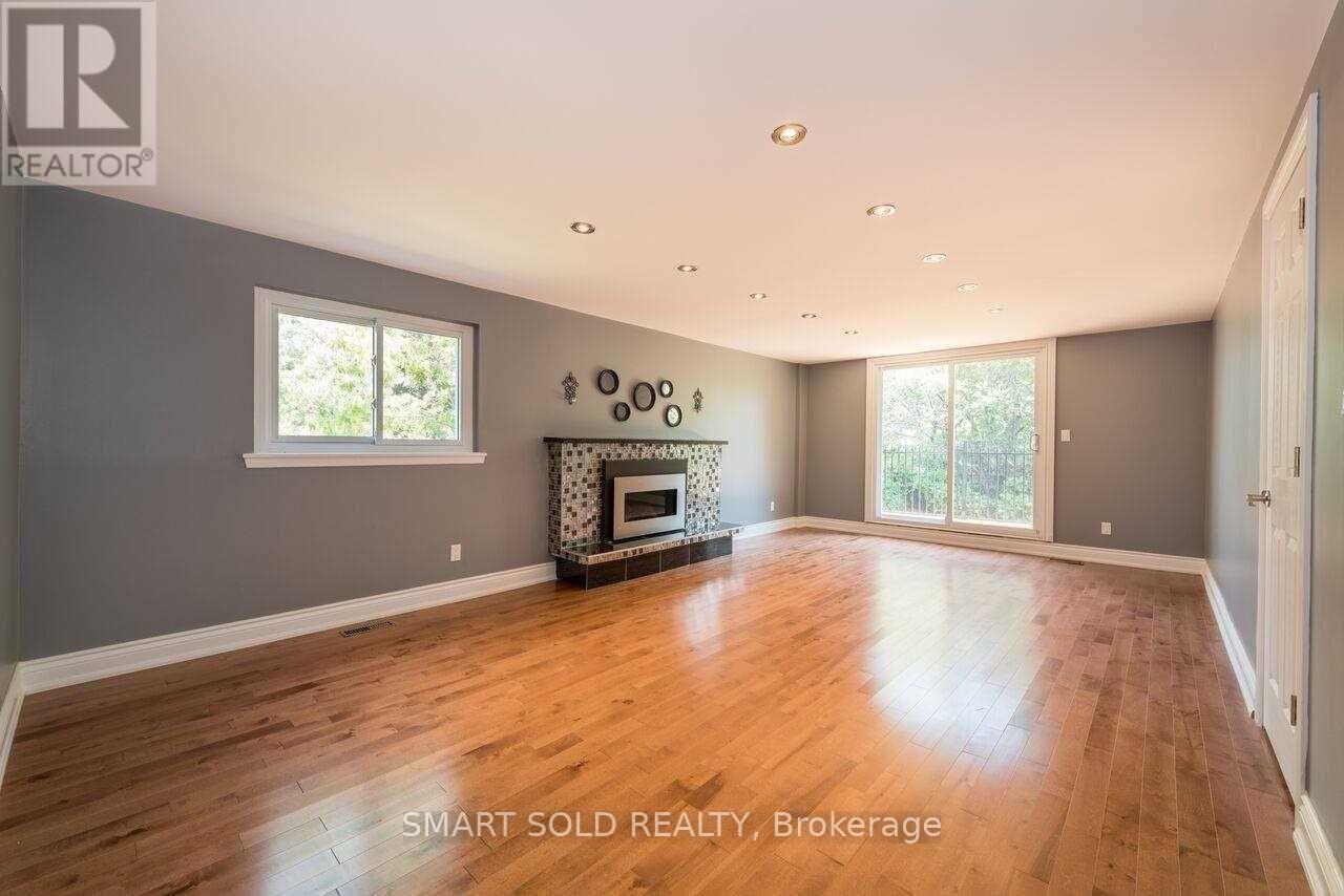 Main - 1116 Pomona Court, Mississauga, Ontario L5C 1N2 - Photo 7 - W13582032