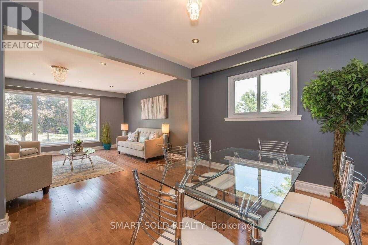 Main - 1116 Pomona Court, Mississauga, Ontario L5C 1N2 - Photo 8 - W13582032