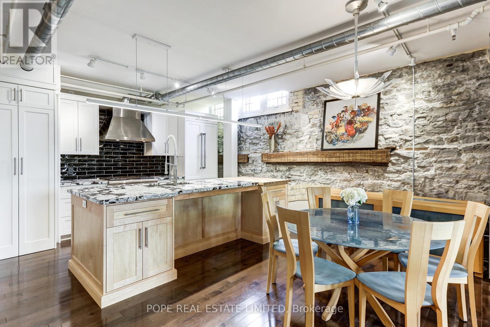 202 - 384 Sunnyside Avenue, Toronto, Ontario  M6R 2S1 - Photo 12 - W13582034