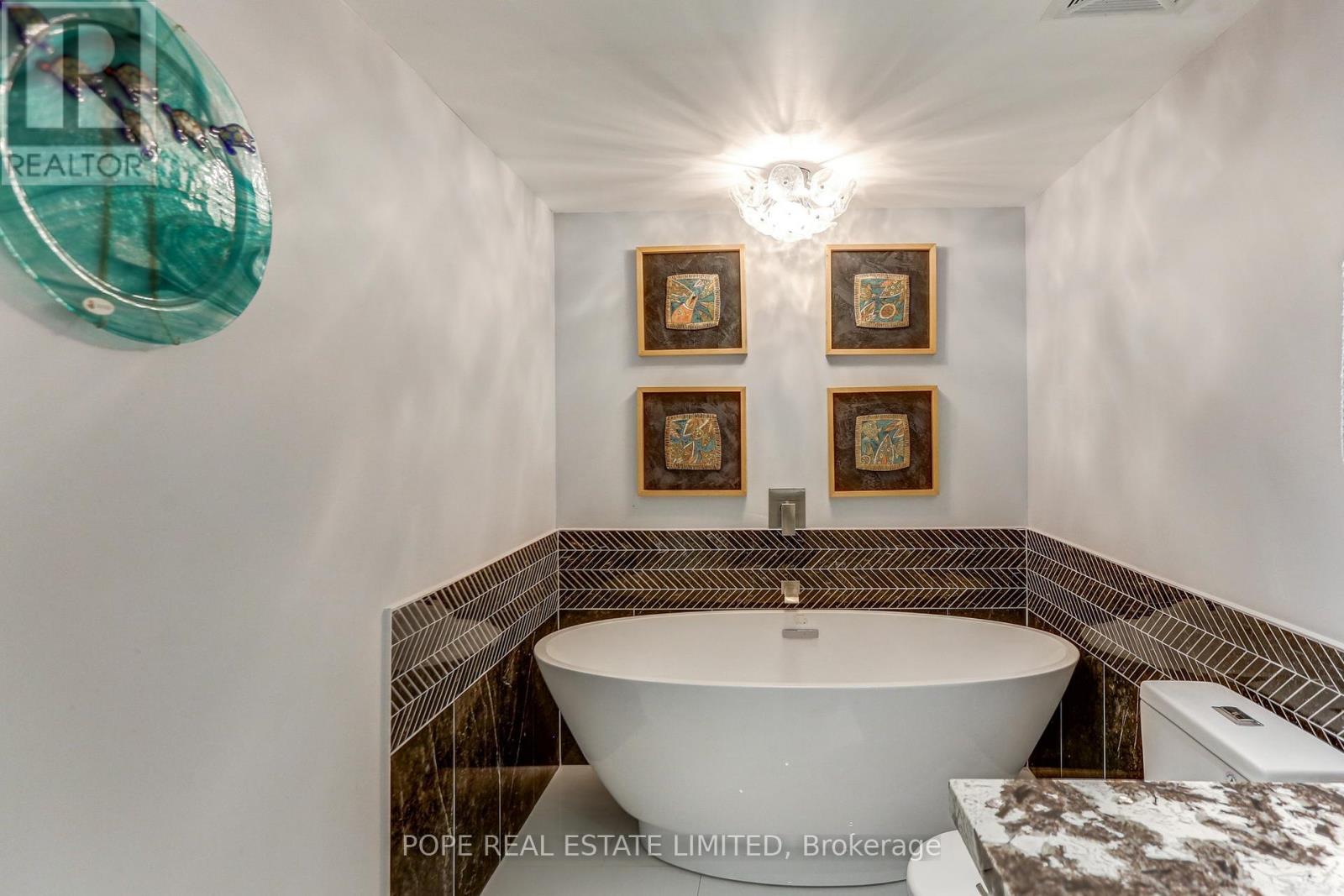 202 - 384 Sunnyside Avenue, Toronto, Ontario  M6R 2S1 - Photo 32 - W13582034