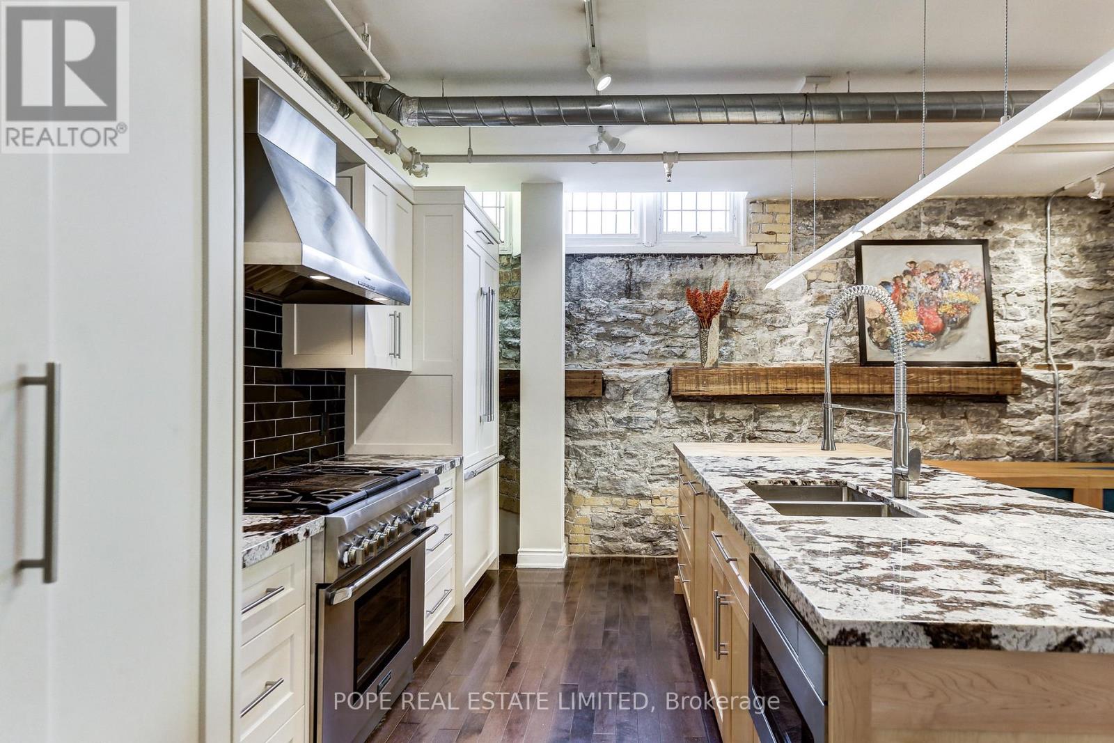 202 - 384 Sunnyside Avenue, Toronto, Ontario  M6R 2S1 - Photo 7 - W13582034
