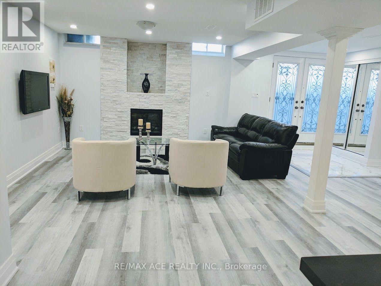 29 Frampton Road, Brampton, Ontario  L7A 4E1 - Photo 2 - W13582050