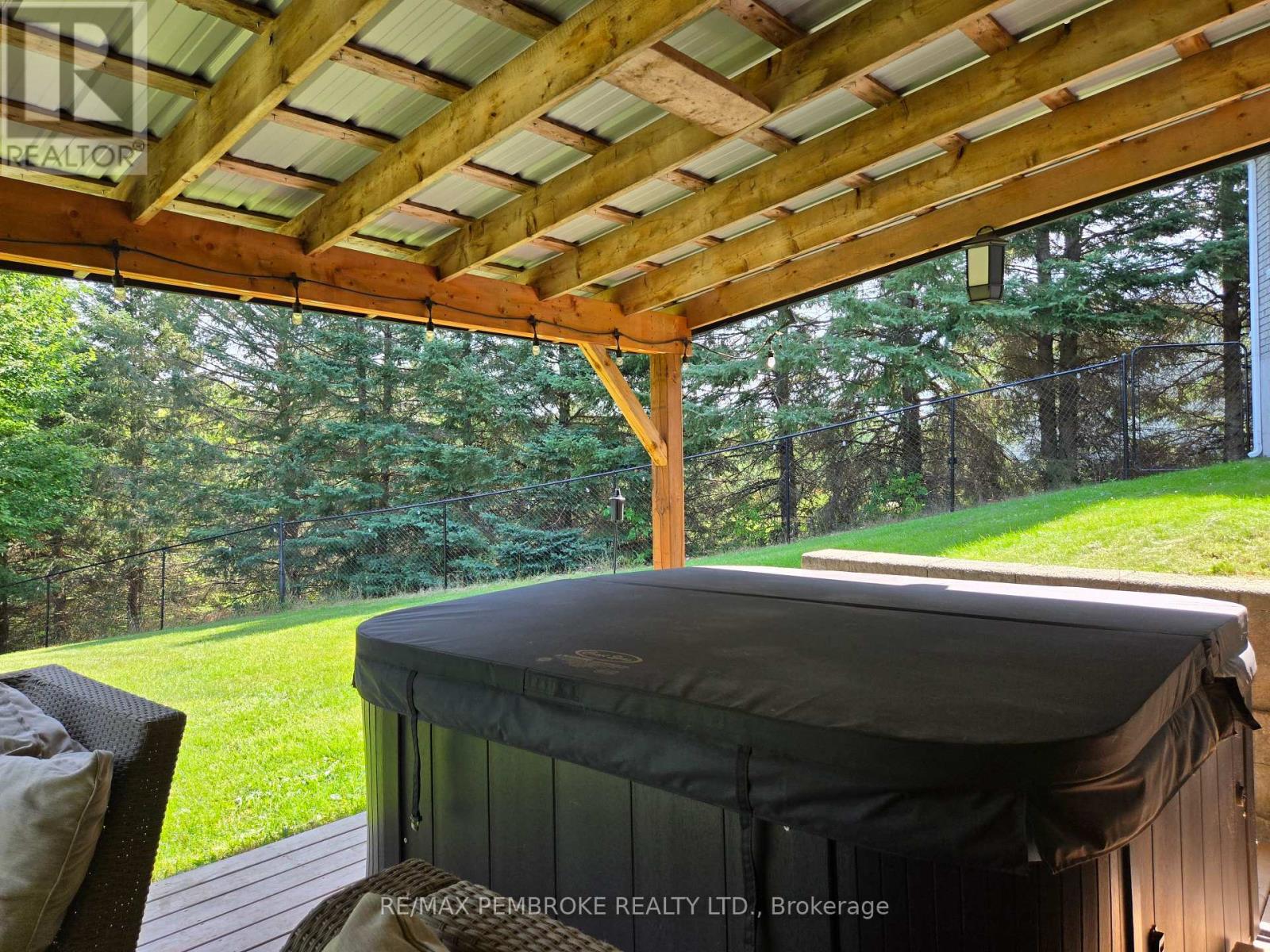56 Robertson Drive, Whitewater Region, Ontario  K0J 1C0 - Photo 45 - X12962636