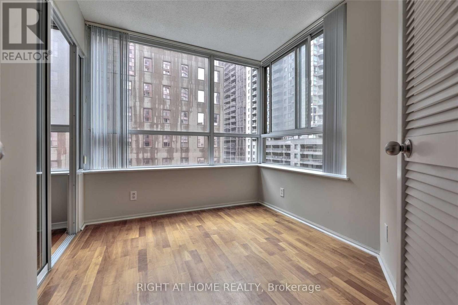 906 - 717 Bay Street, Toronto, Ontario  M5G 2J9 - Photo 11 - C13582078