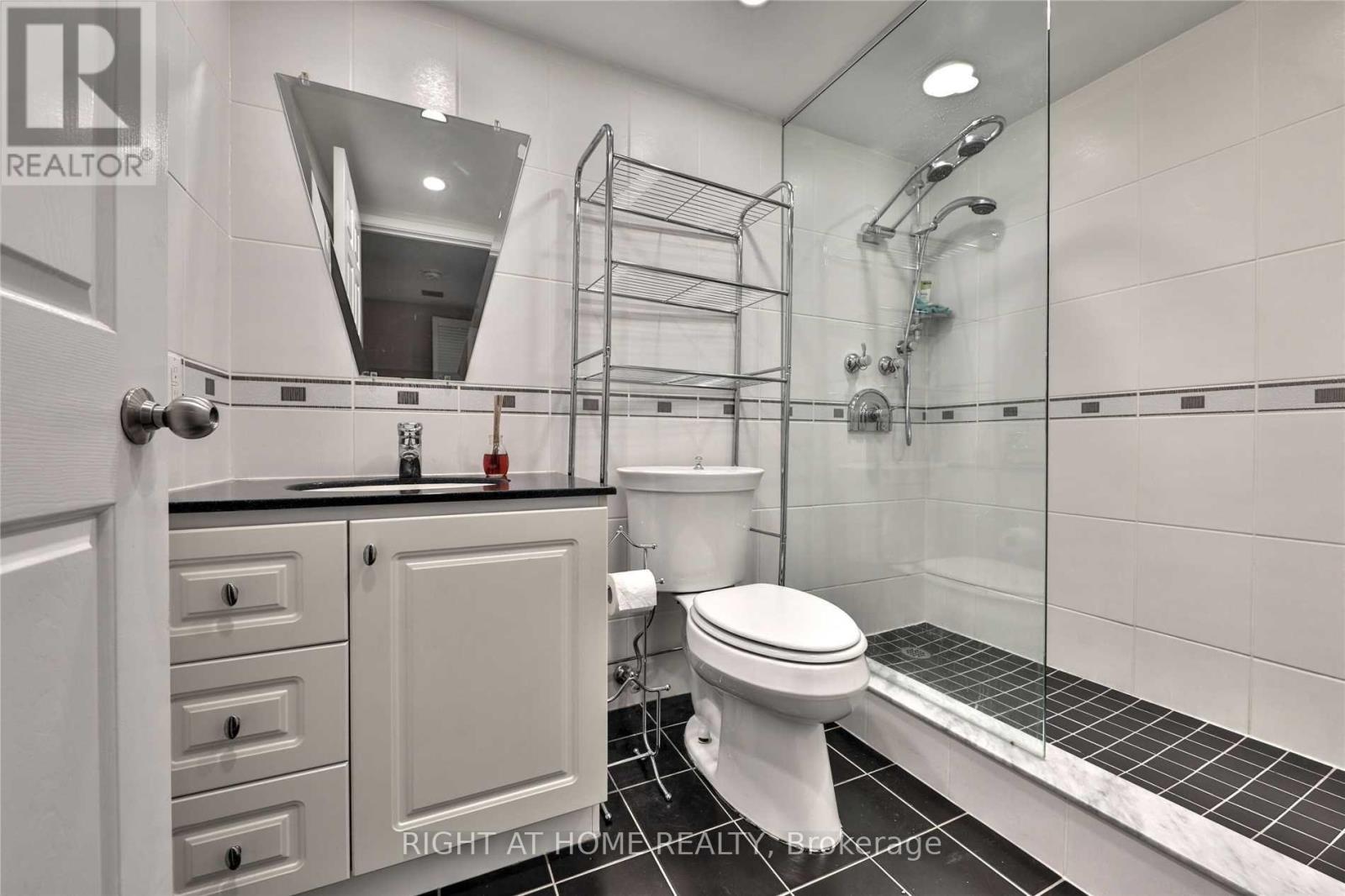 906 - 717 Bay Street, Toronto, Ontario  M5G 2J9 - Photo 12 - C13582078