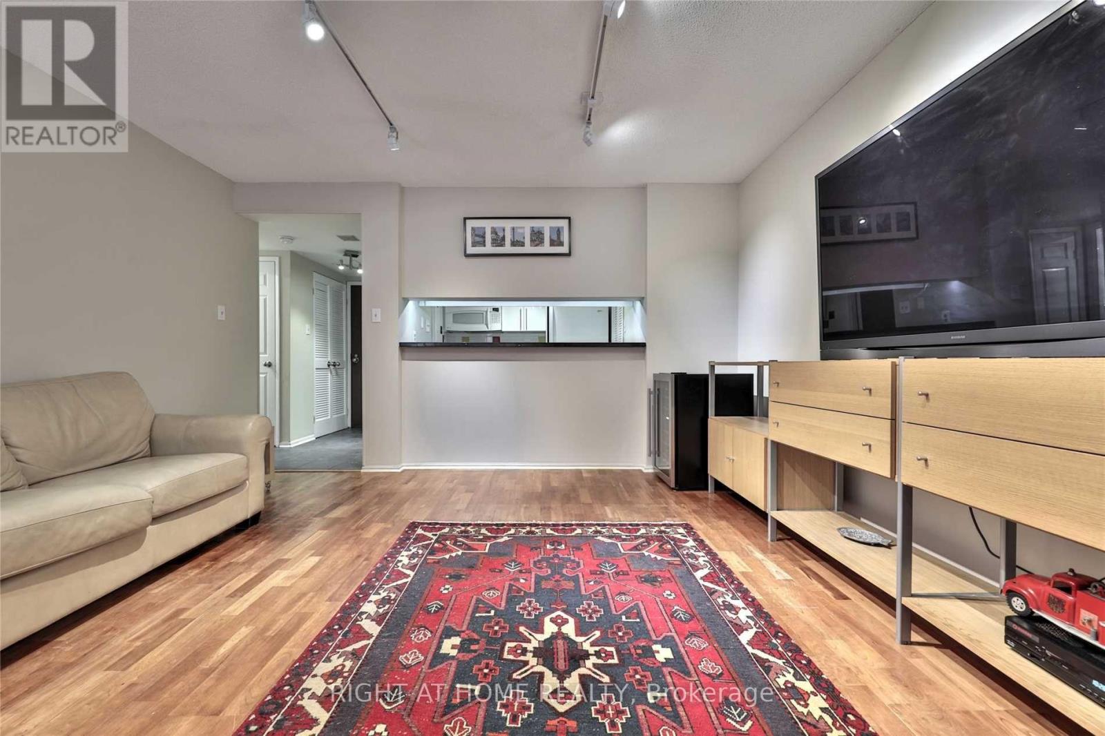 906 - 717 Bay Street, Toronto, Ontario  M5G 2J9 - Photo 5 - C13582078