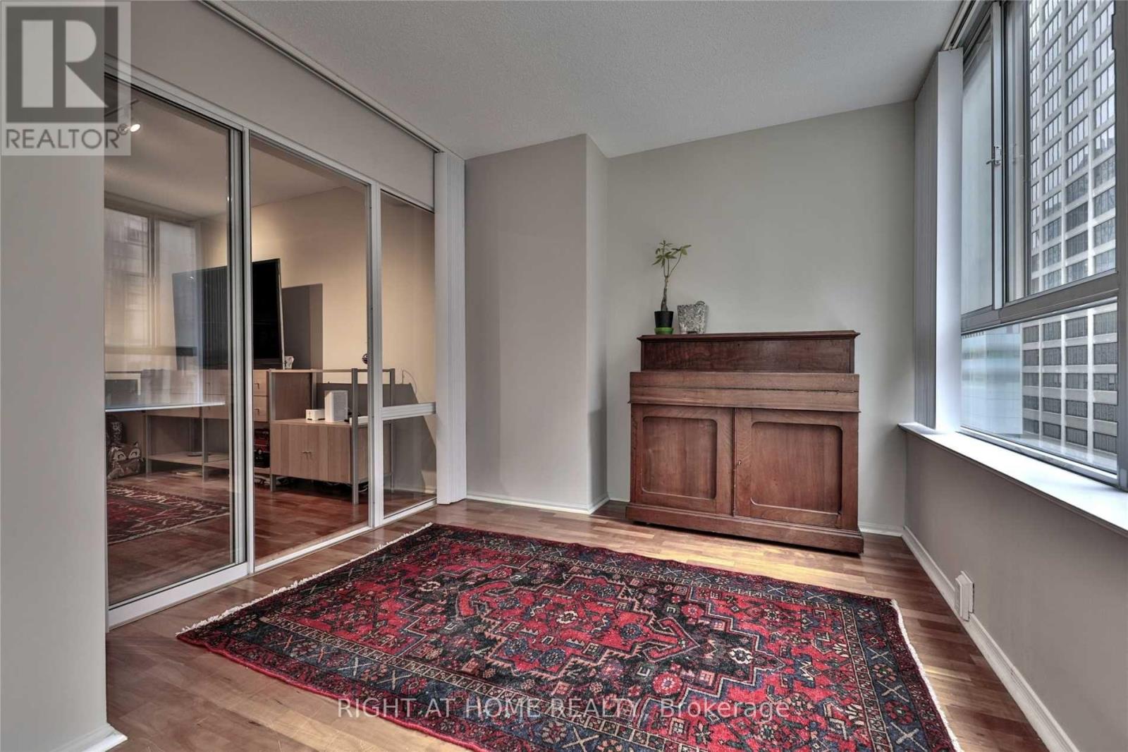 906 - 717 Bay Street, Toronto, Ontario  M5G 2J9 - Photo 8 - C13582078