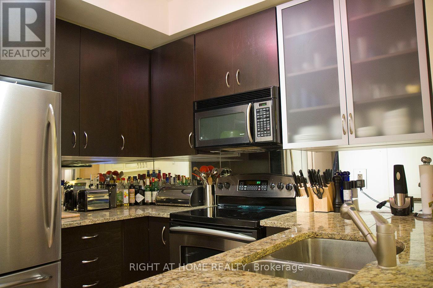1403 - 438 King Street W, Toronto, Ontario  M5V 3T9 - Photo 8 - C13582102