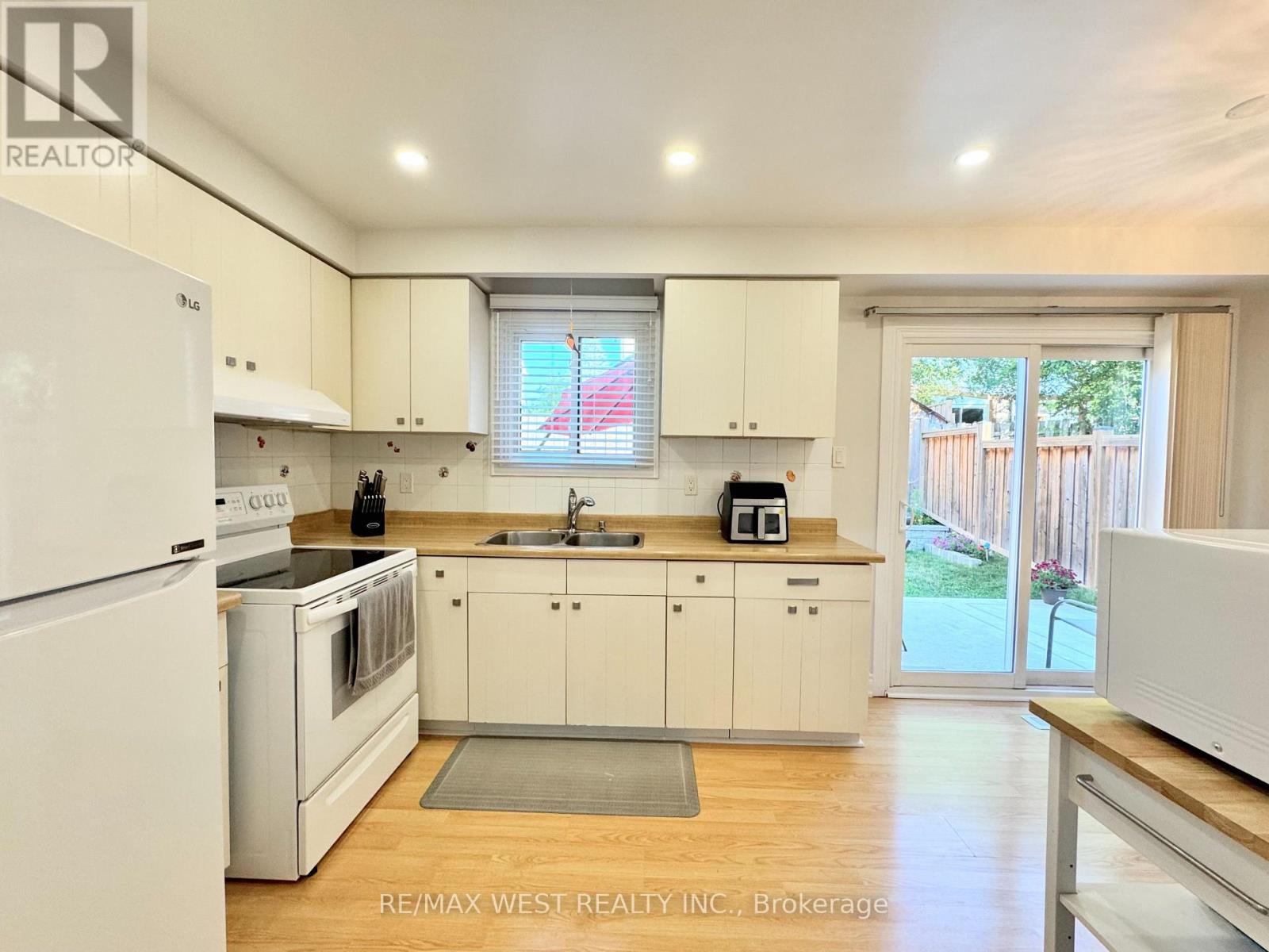 40 Maplehurst Square, Brampton, Ontario L6Z 1J6 - Photo 12 - W13582012