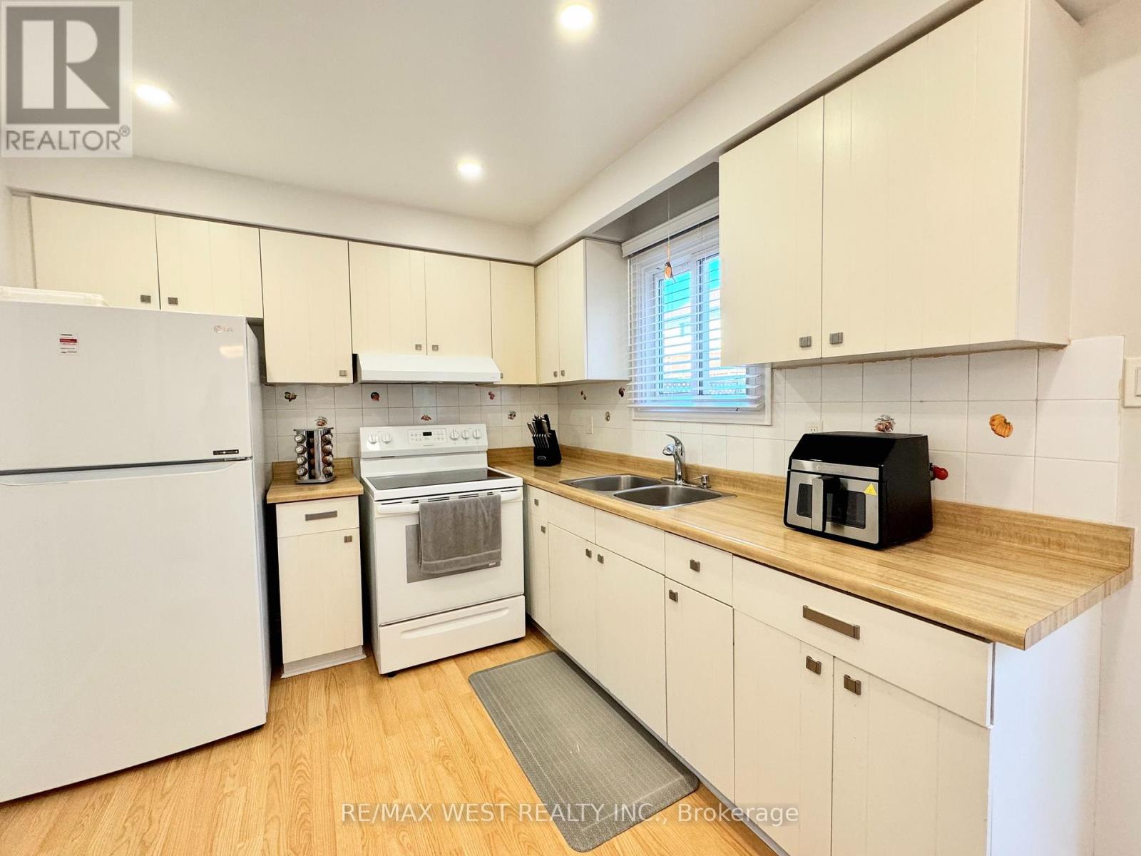 40 Maplehurst Square, Brampton, Ontario L6Z 1J6 - Photo 14 - W13582012