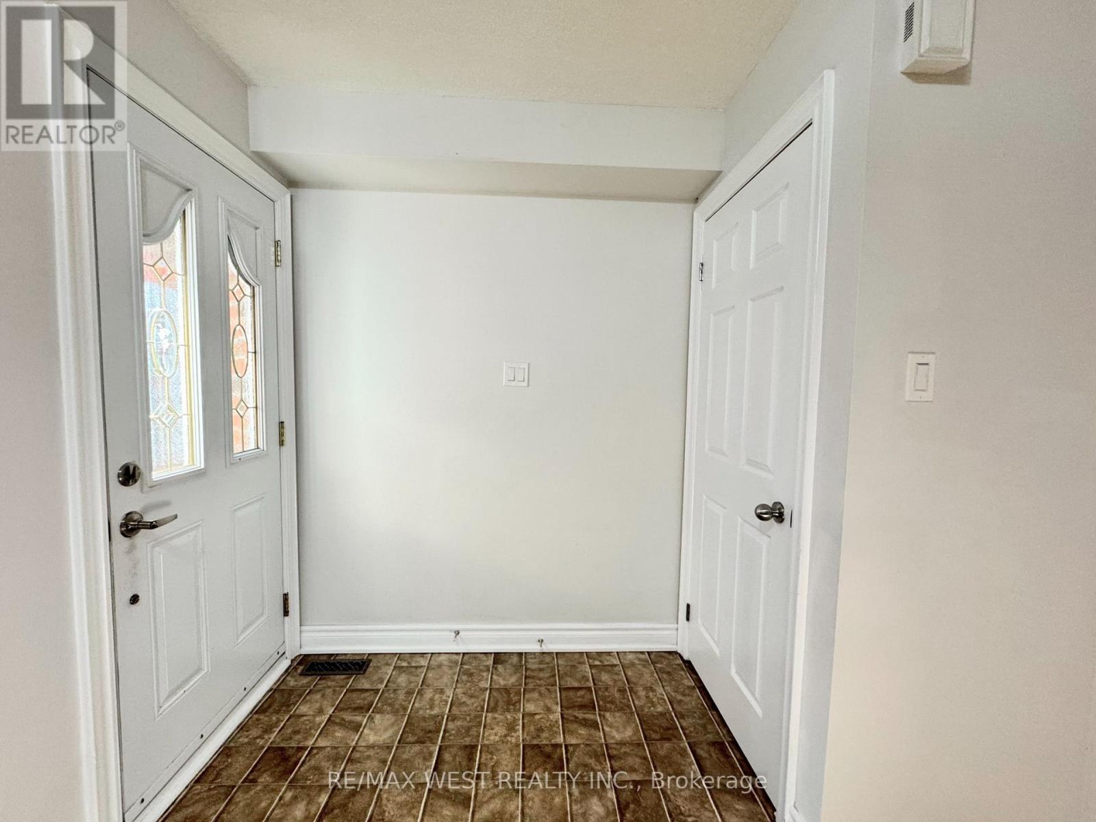 40 Maplehurst Square, Brampton, Ontario L6Z 1J6 - Photo 6 - W13582012
