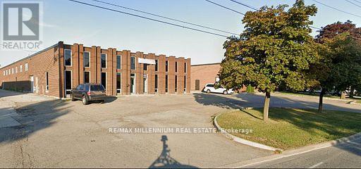 5435 Maingate Drive, Mississauga, Ontario L4W 1G6 - Photo 3 - W13582106