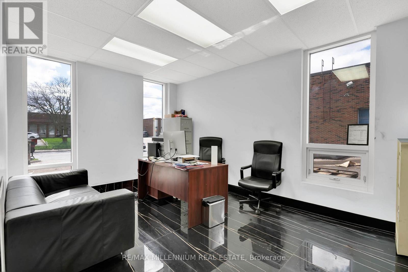 5435 Maingate Drive, Mississauga, Ontario L4W 1G6 - Photo 4 - W13582106