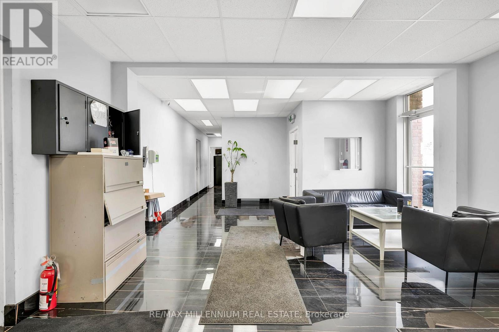 5435 Maingate Drive, Mississauga, Ontario L4W 1G6 - Photo 5 - W13582106