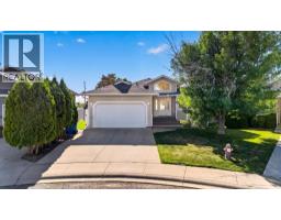 27 Cougar Bay N, Lethbridge, Alberta