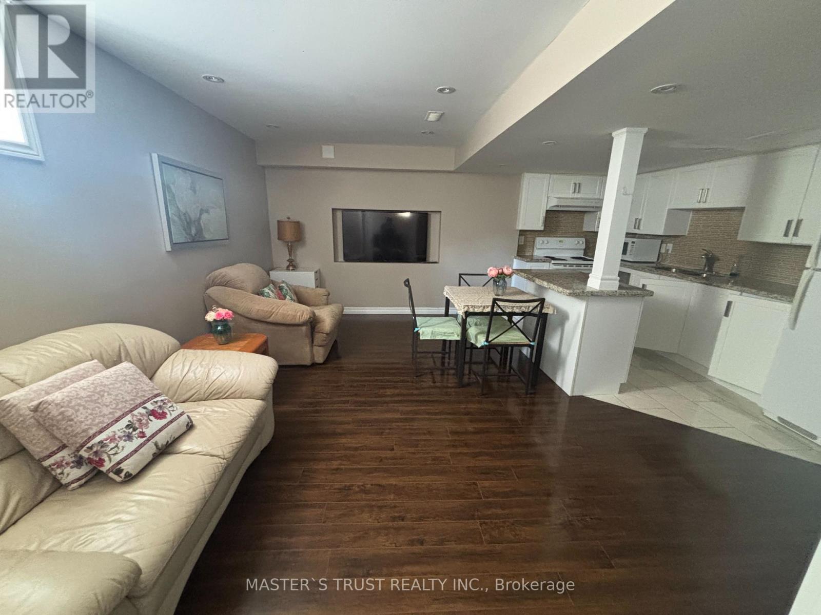206 Aspenwood Dr Drive, Newmarket, Ontario L3X 3L1 - Photo 2 - N13582132