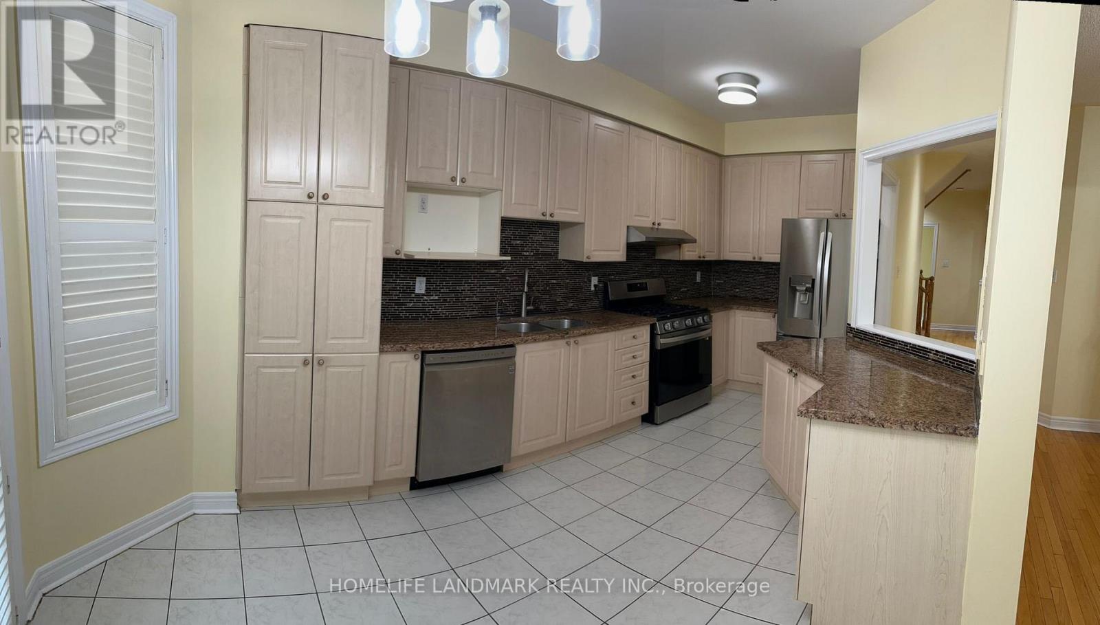 544 Matisse Place, Mississauga, Ontario L5W 1M3 - Photo 4 - W13582124