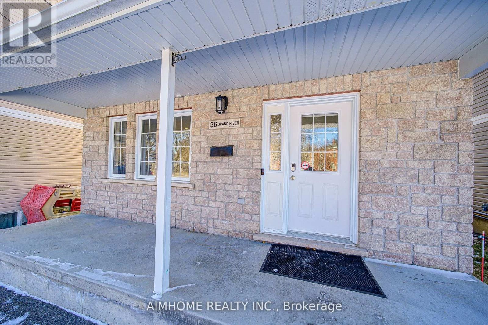 36 Grand River Avenue, Brantford, Ontario N3T 4W7 - Photo 2 - X13582116