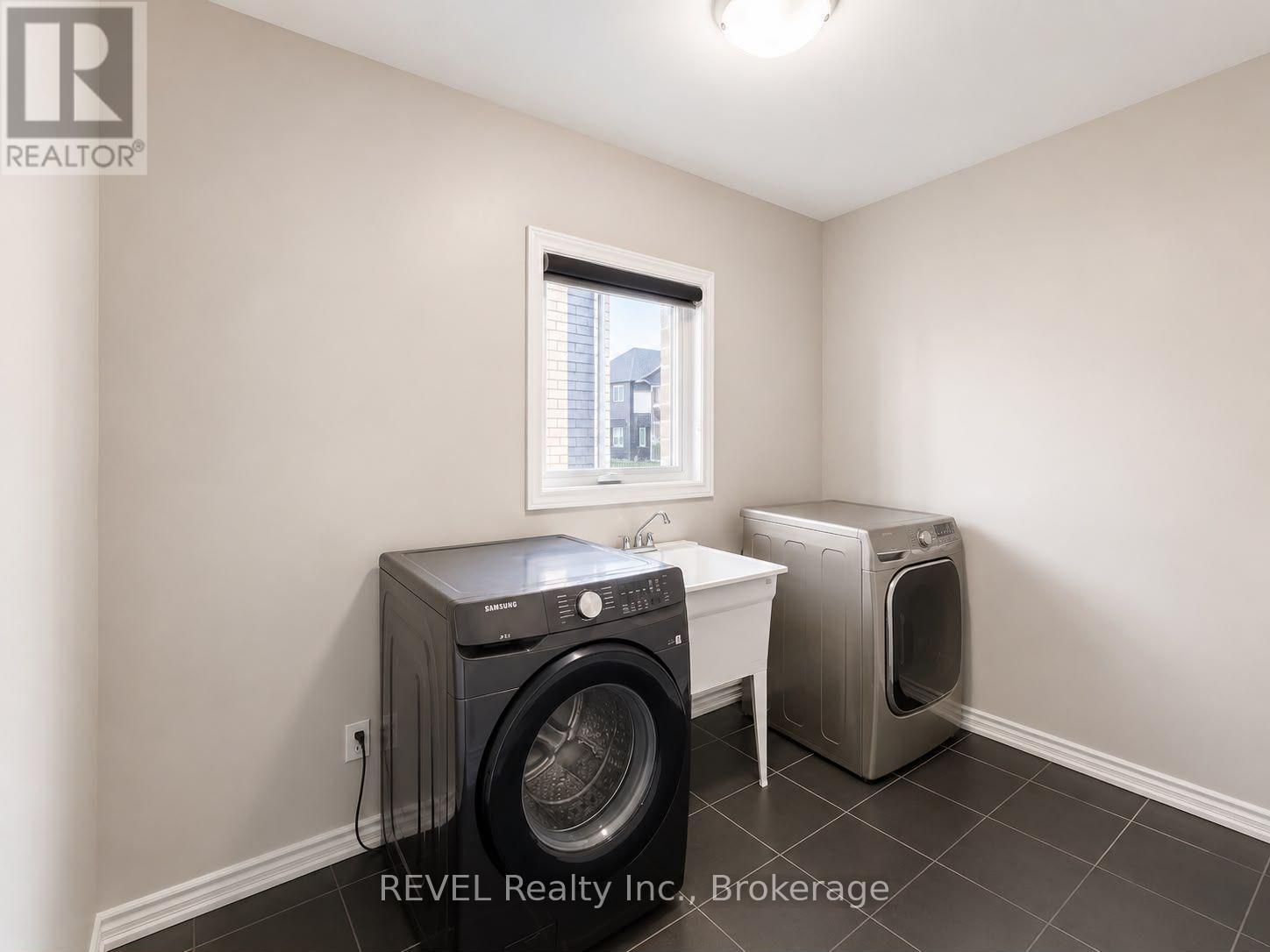 4 Mclaughlin Street, Welland, Ontario L3B 0J8 - Photo 3 - X13581828