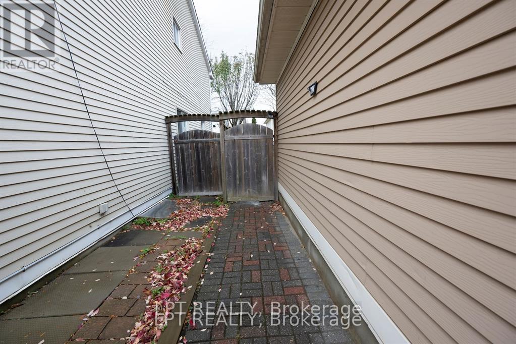27 Rockcress Gardens, Ottawa, Ontario K2G 5A6 - Photo 2 - X13582160
