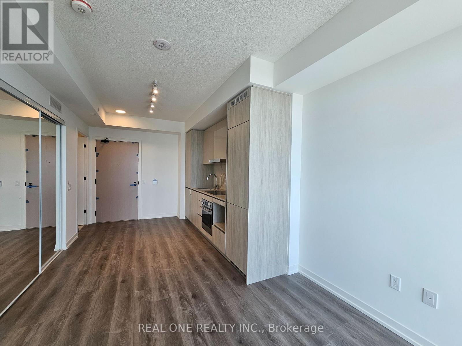 3611 - 28 Interchange Way, Vaughan, Ontario L4K 0P8 - Photo 7 - N13582196