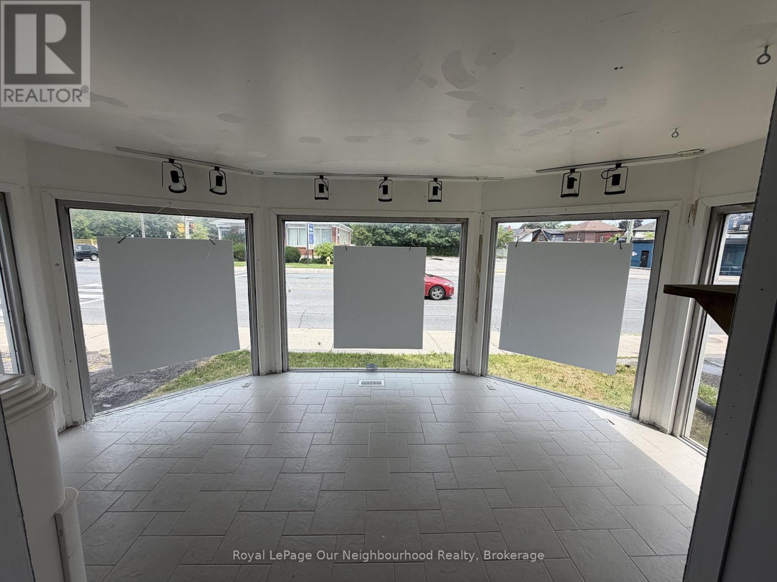 1 - 26 Ritson Road N, Oshawa (O'neill), Ontario  L1G 5P3 - Photo 11 - E13582214