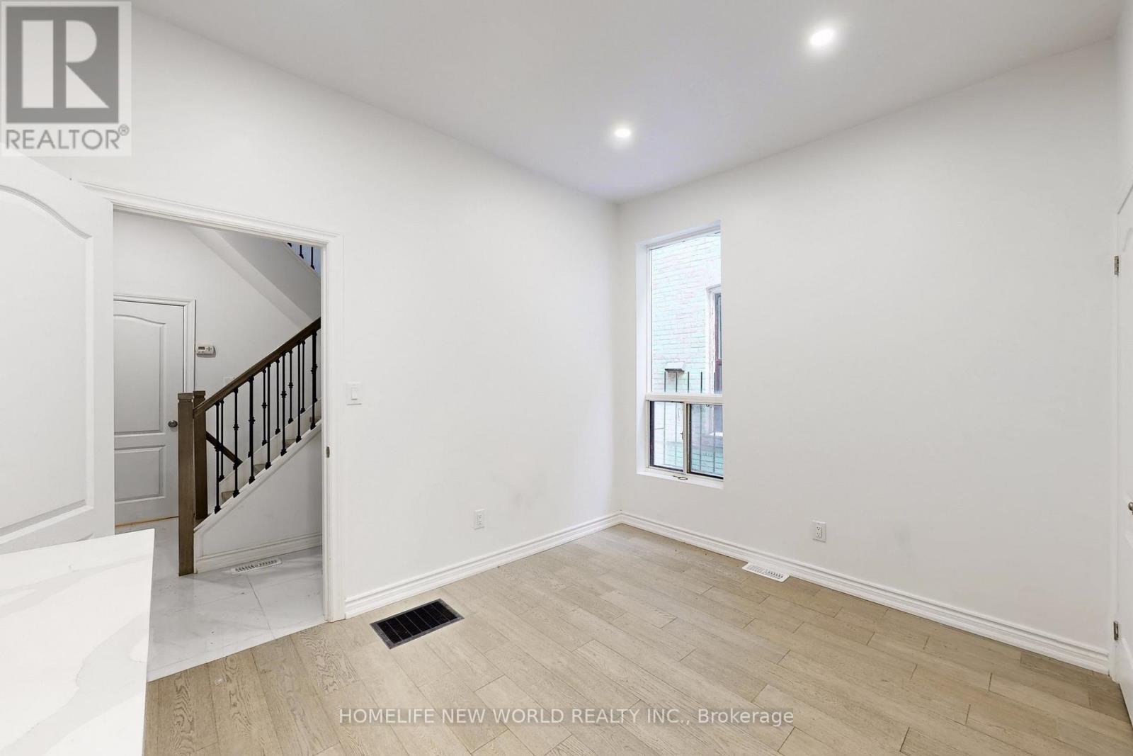 38 Kensington Avenue, Toronto, Ontario  M5T 2J9 - Photo 14 - C13582198