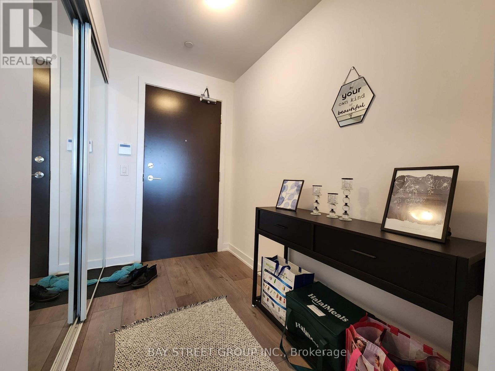 5 - 38 Honeycrisp Crescent, Vaughan, Ontario L4K 0M8 - Photo 2 - N13582256
