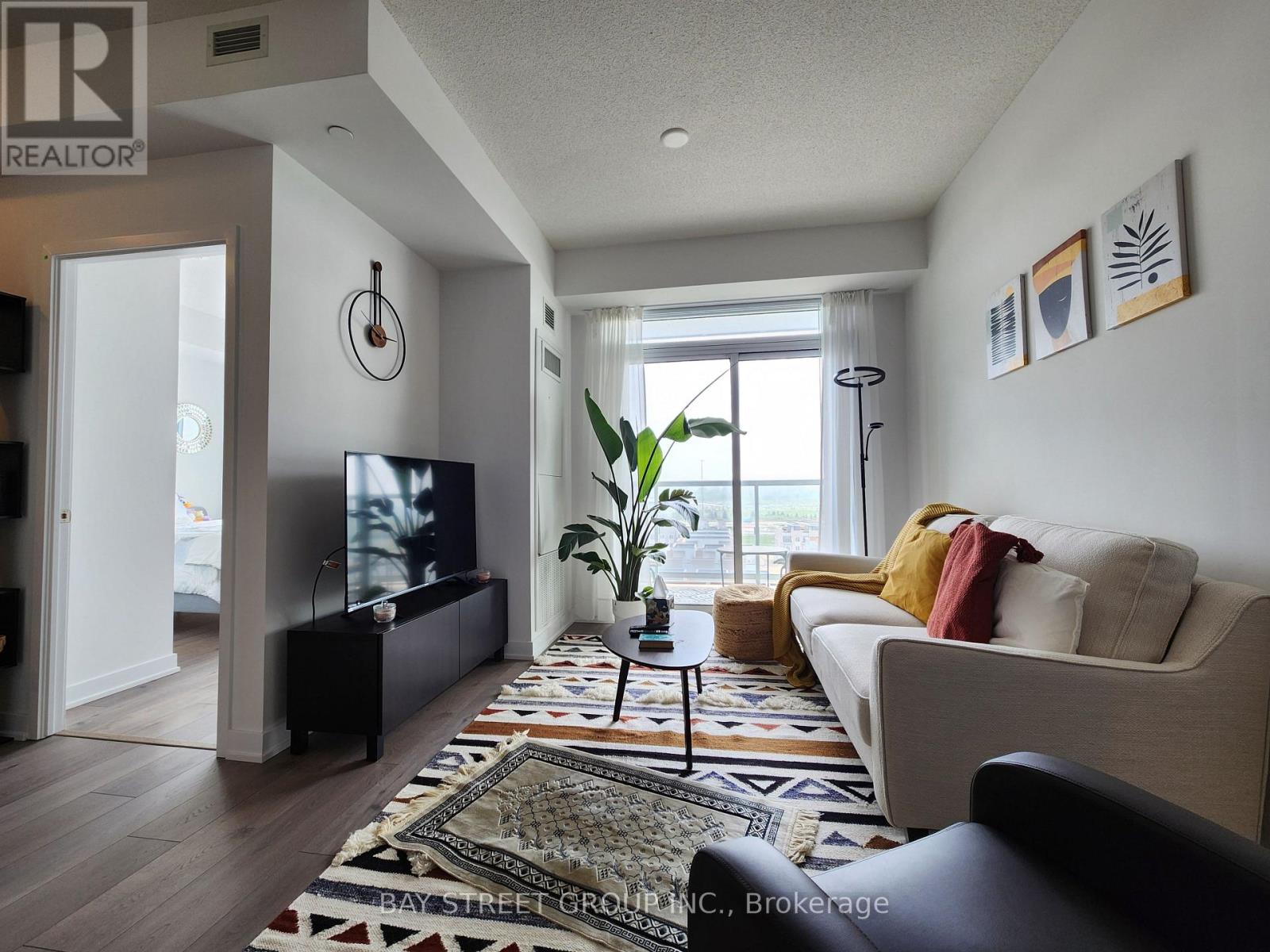 5 - 38 Honeycrisp Crescent, Vaughan, Ontario L4K 0M8 - Photo 3 - N13582256