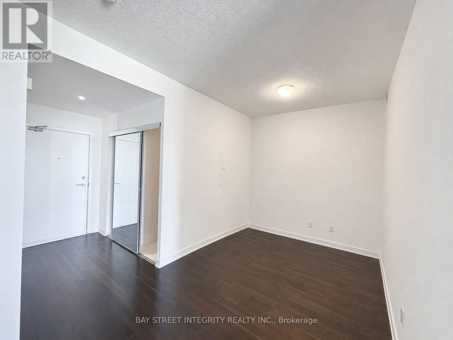 2012 - 121 Mcmahon Drive, Toronto, Ontario M2K 0C1 - Photo 11 - C13582298