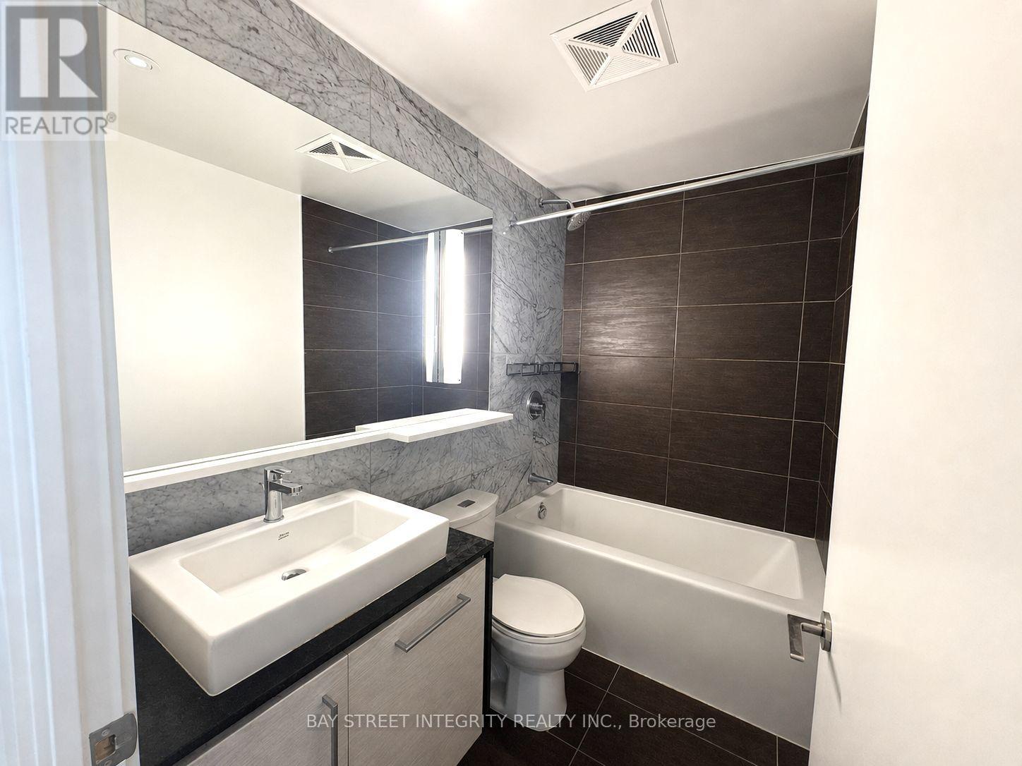 2012 - 121 Mcmahon Drive, Toronto, Ontario M2K 0C1 - Photo 12 - C13582298