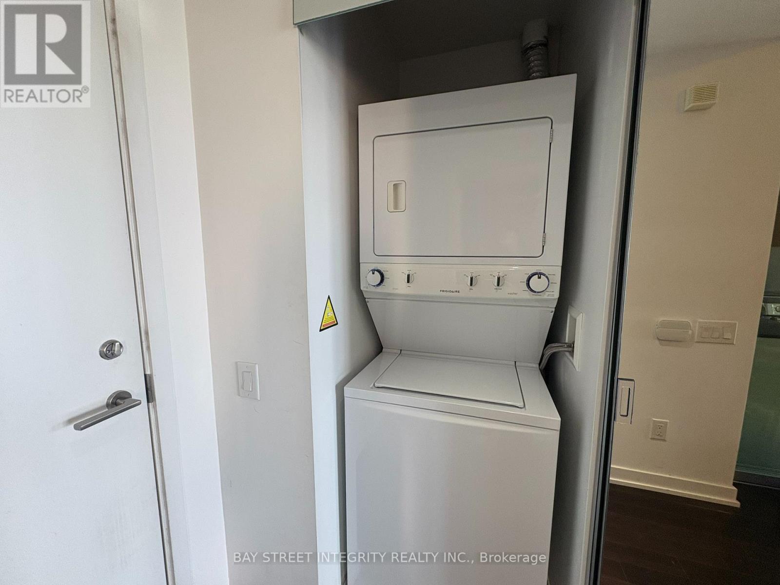 2012 - 121 Mcmahon Drive, Toronto, Ontario M2K 0C1 - Photo 13 - C13582298
