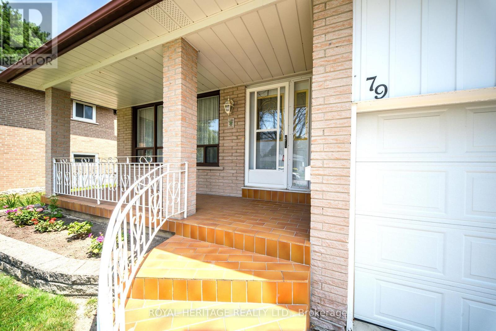 79 Fulbert Crescent, Toronto, Ontario M1S 1C5 - Photo 3 - E13582272