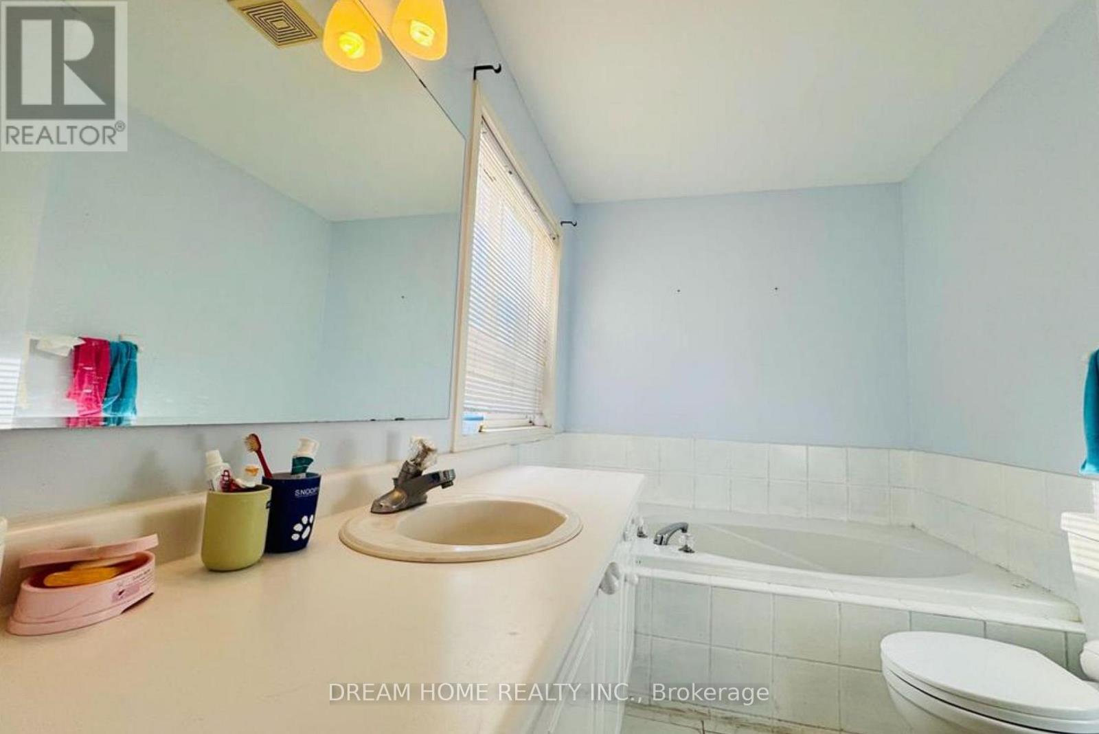 23 Wiltshire Drive, Markham, Ontario L6C 2N3 - Photo 12 - N13582306