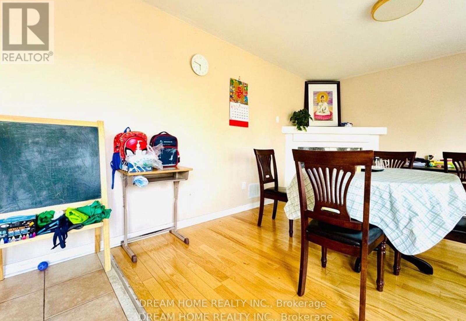 23 Wiltshire Drive, Markham, Ontario L6C 2N3 - Photo 5 - N13582306