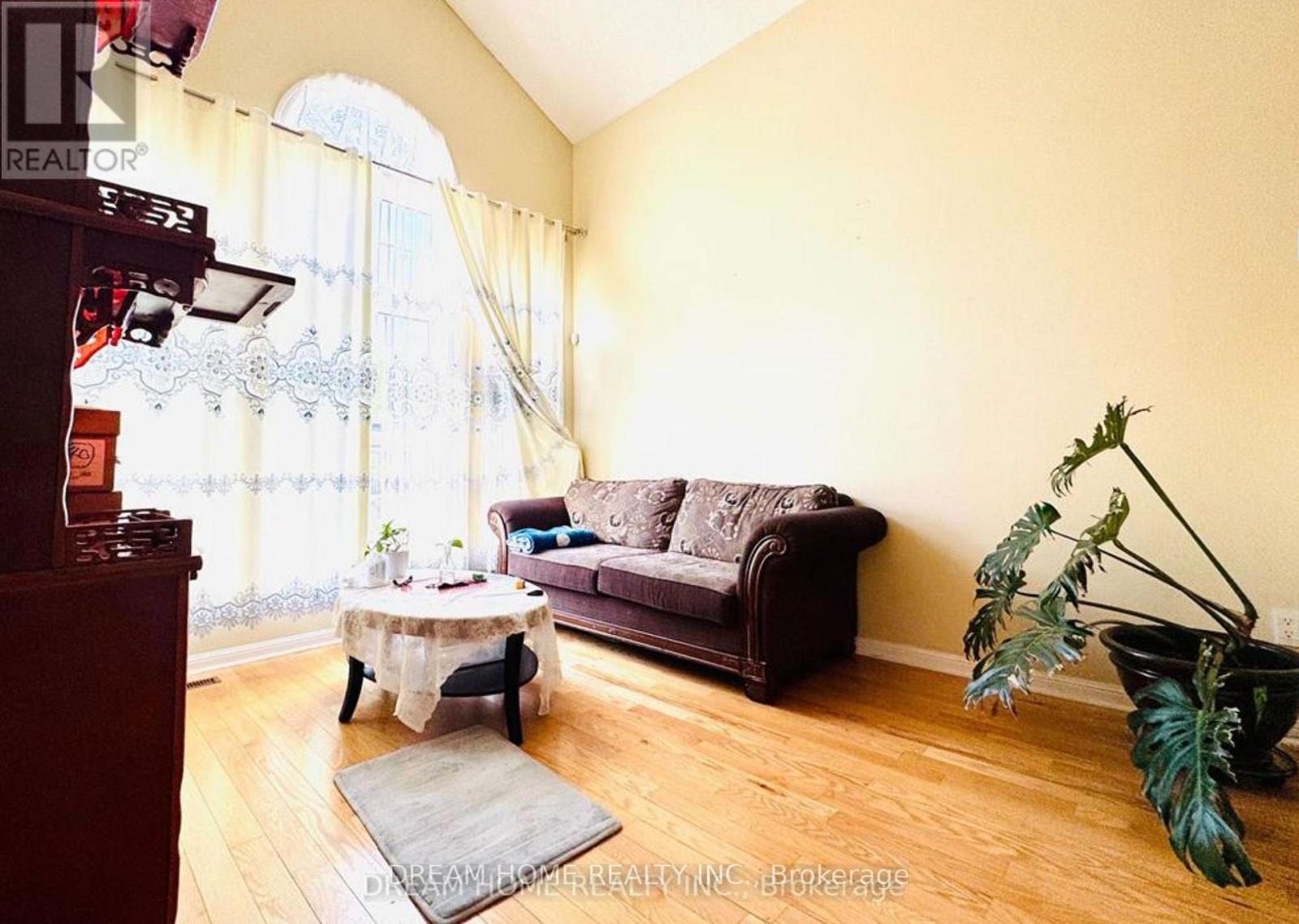 23 Wiltshire Drive, Markham, Ontario L6C 2N3 - Photo 6 - N13582306