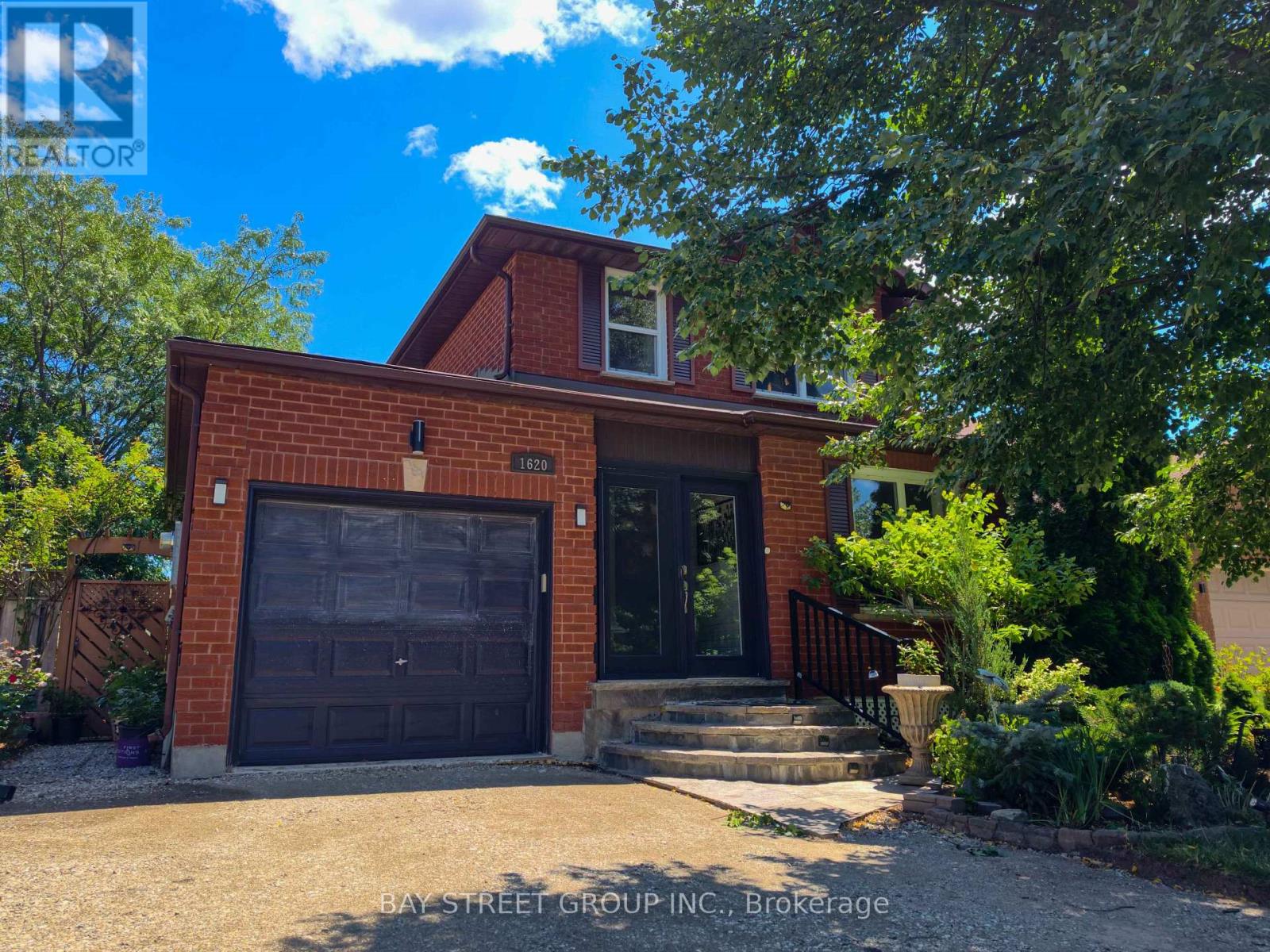 1620 Parish Lane, Oakville, Ontario L6M 3E2 - Photo 2 - W13582314