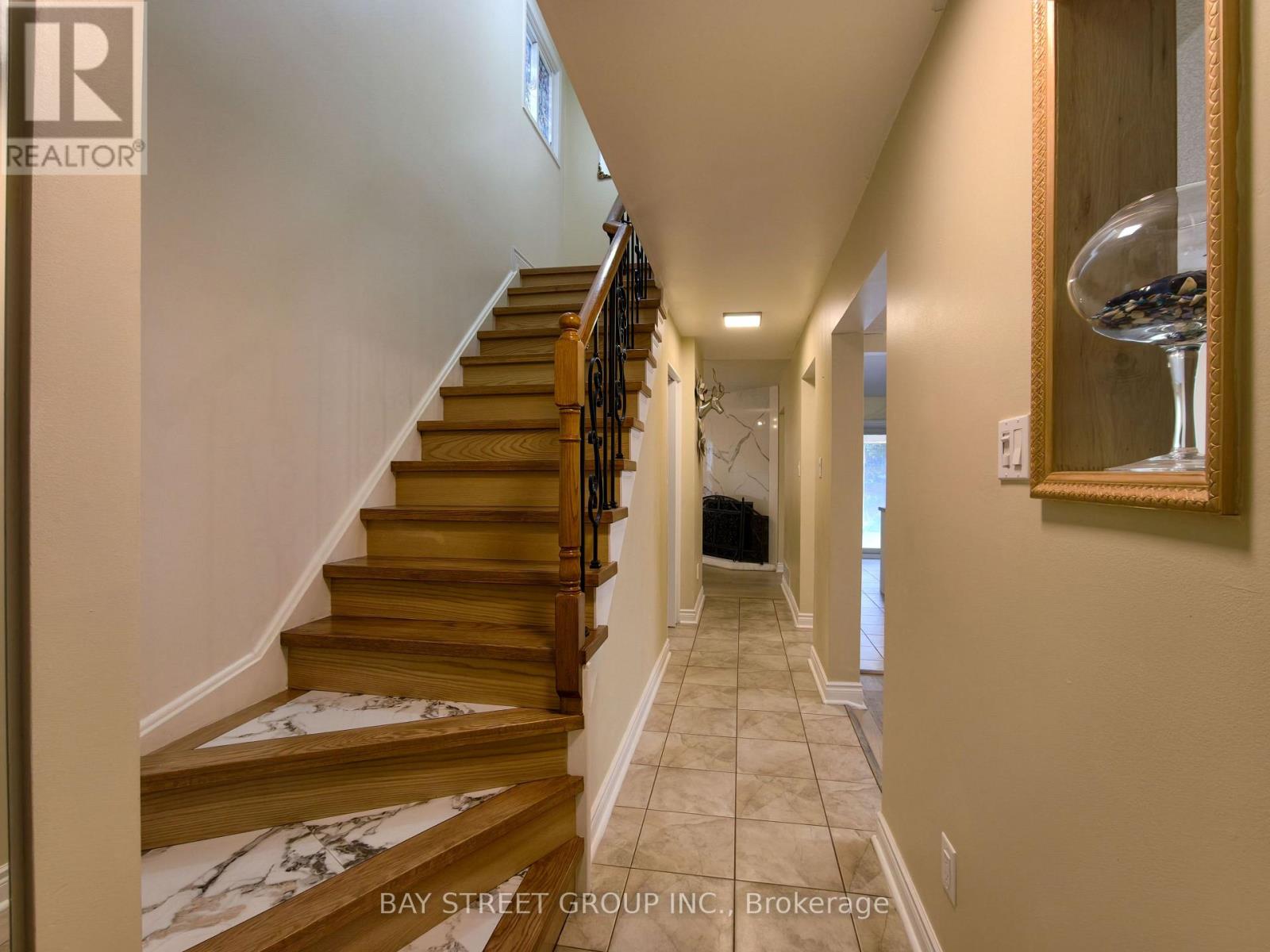 1620 Parish Lane, Oakville, Ontario L6M 3E2 - Photo 3 - W13582314