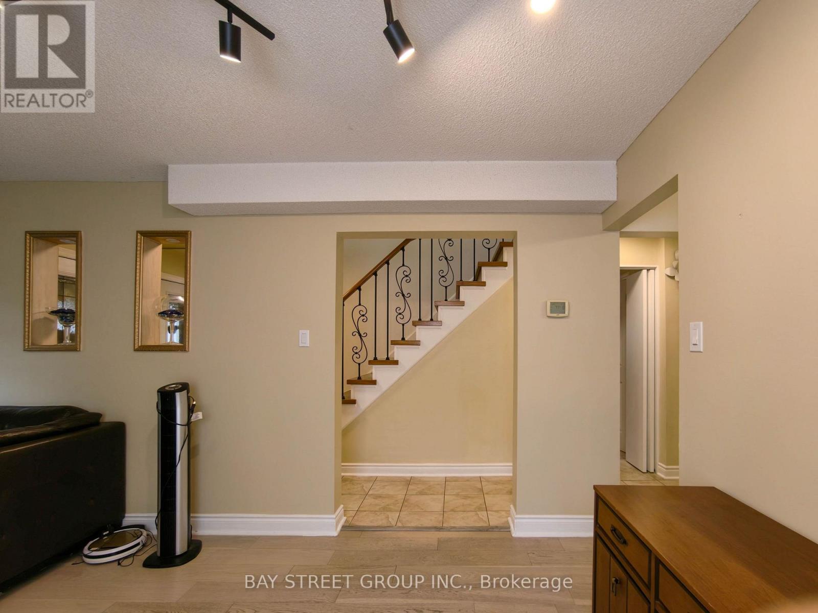 1620 Parish Lane, Oakville, Ontario L6M 3E2 - Photo 5 - W13582314