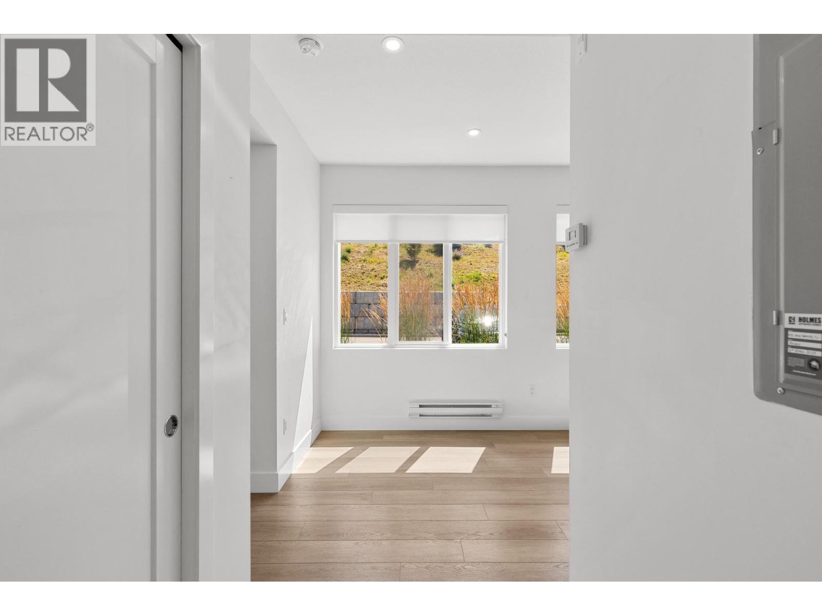 3434 Mckinley Beach Drive Unit# 103, Kelowna, British Columbia V1V 0H3 - Photo 3 - 10394207